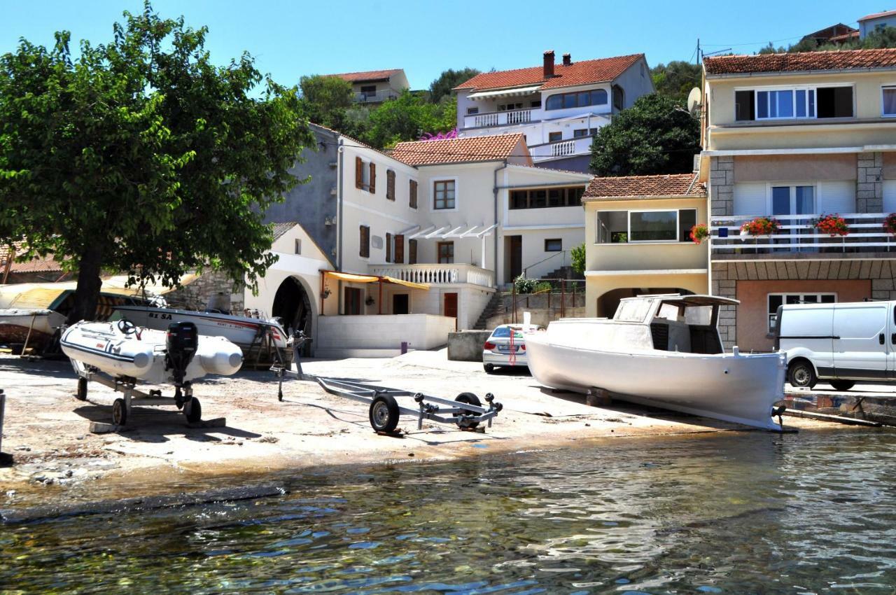 Bay Sascica Sali